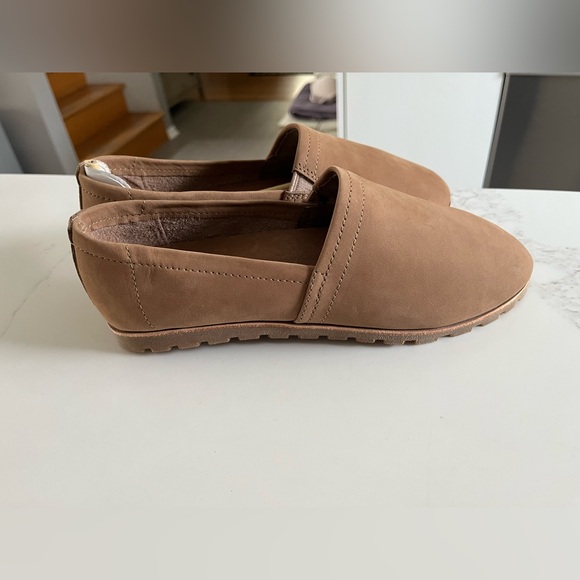 NWOT LL Bean women’s lakewashed tan suede loafer flat. Slip ons size 6.5. - Picture 1 of 10